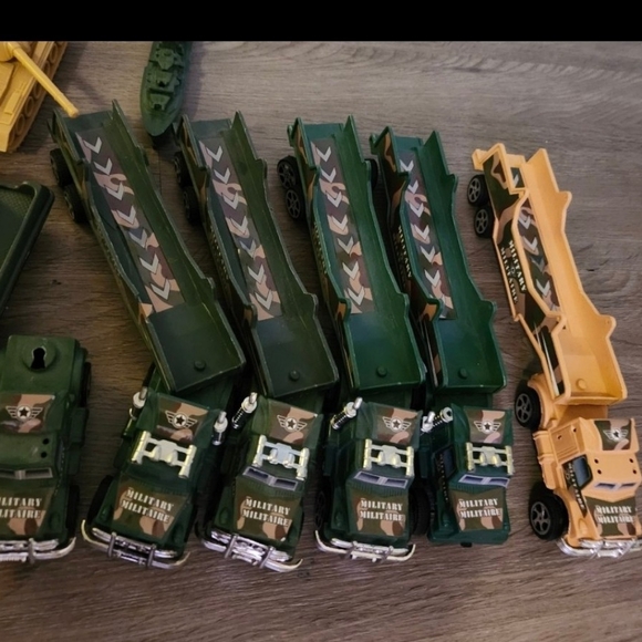 Assorted Military Trucks & Other Toys Lot - Picture 4 of 4